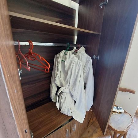 Arab Hostel, Welcoming All Solo And Groups Travellers But, Unmarried Couples Not Allowed Alexandria Kültér fotó