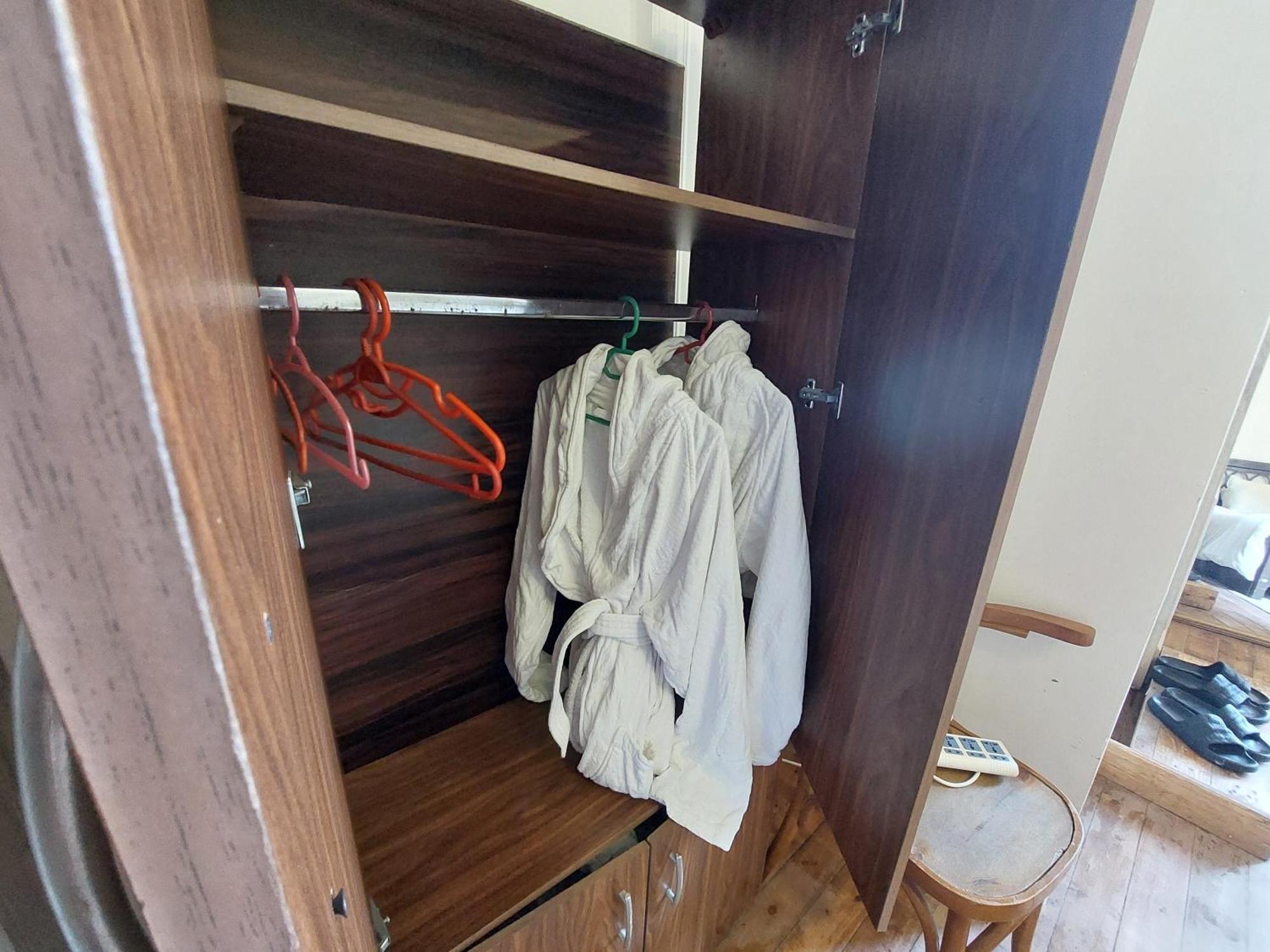 Arab Hostel, Welcoming All Solo And Groups Travellers But, Unmarried Couples Not Allowed Alexandria Kültér fotó