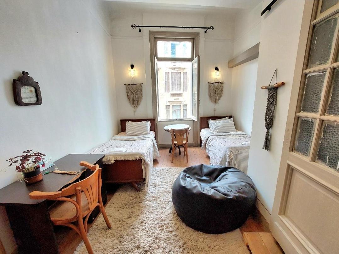 Arab Hostel, Welcoming All Solo And Groups Travellers But, Unmarried Couples Not Allowed Alexandria Kültér fotó